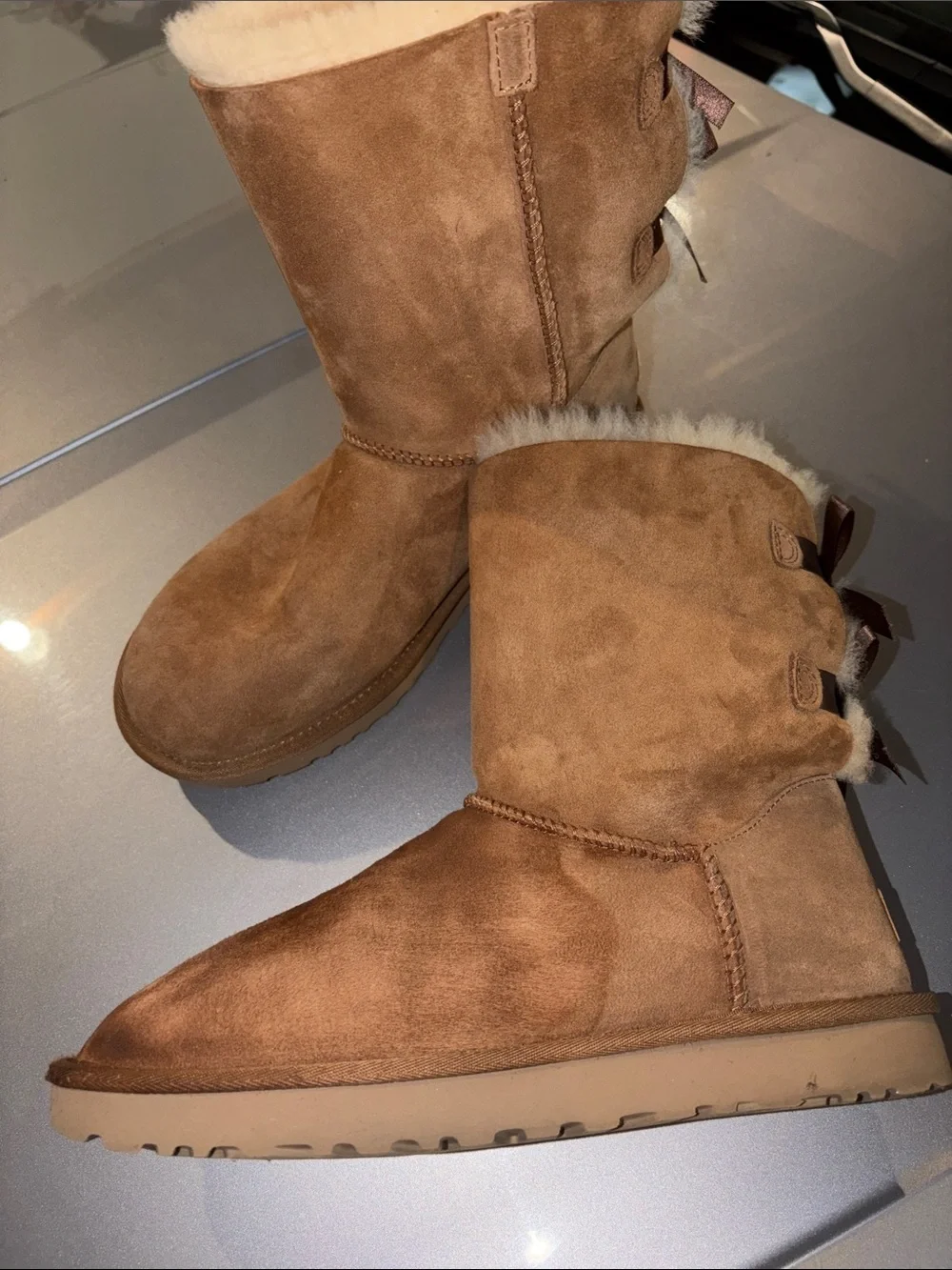 Ugg Bailey stained right shoes 10US bow back Sheerling lined make offer